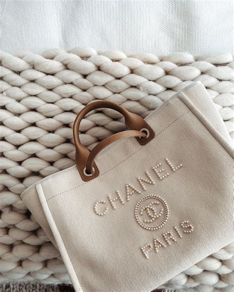 Chanel deauville pearl logo